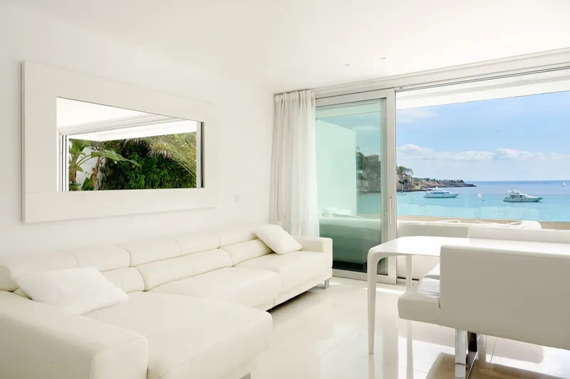 Long-term rental: Exclusive duplex apartment on the first line of the sea in Cala Mayor - Marcel Remus Real Estate — photo 1