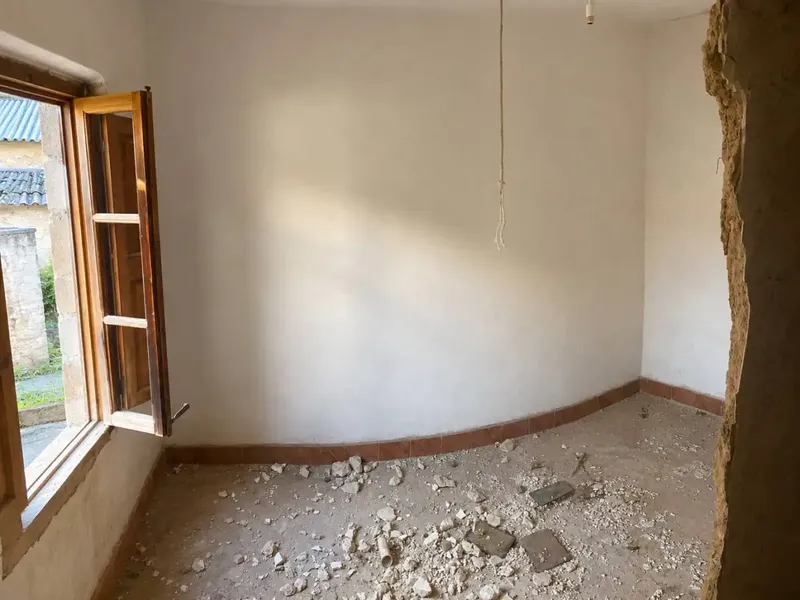House with large sunny garden and garage on wide street near center to renovate — photo 6