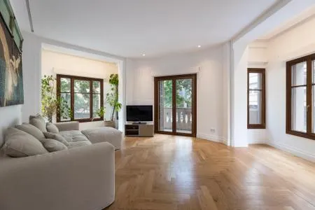 Building - Palma de Mallorca (Centro), Built Surface 2500m², 3 Distance to the sea, Lift — photo 9