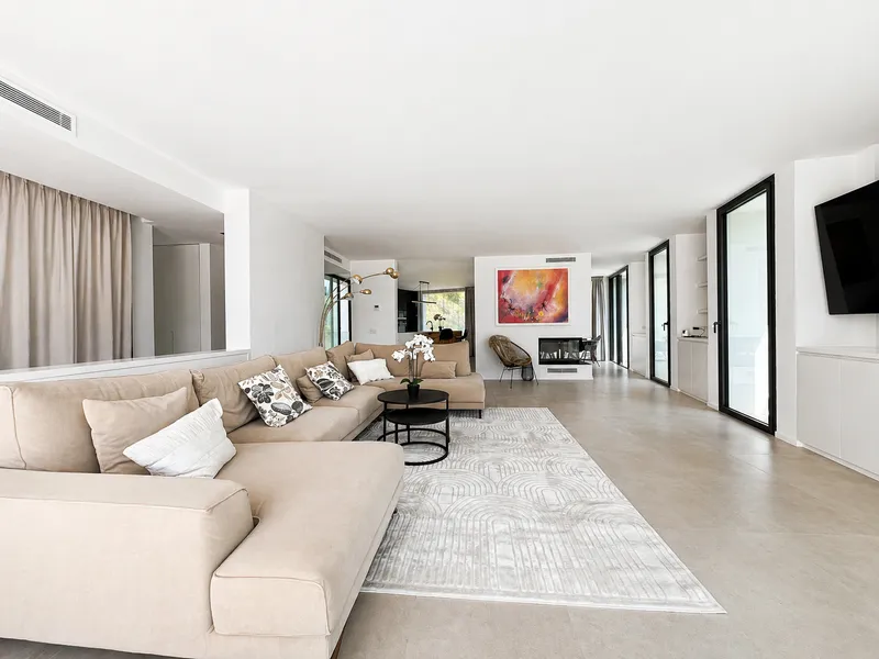 Luxurious modern villa with partial sea views in Costa d’en Blanes — photo 9