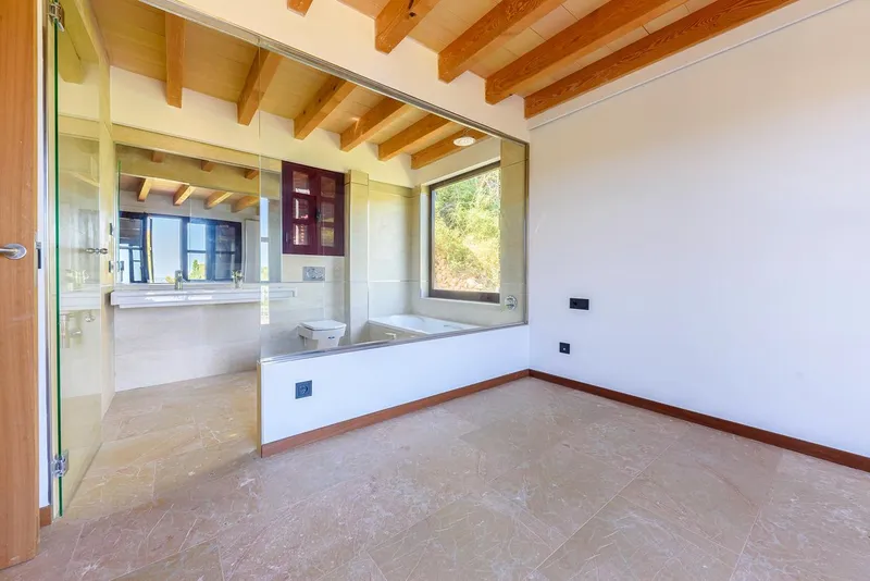 Impressive mansion with guest house, pool and sea views in Estellencs — photo 12