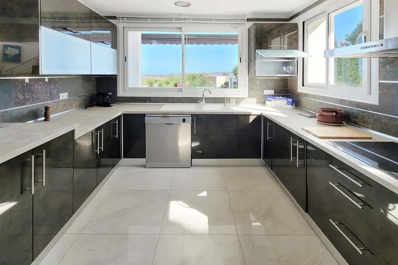 4-bedroom villa with stunning views for rent — photo 7