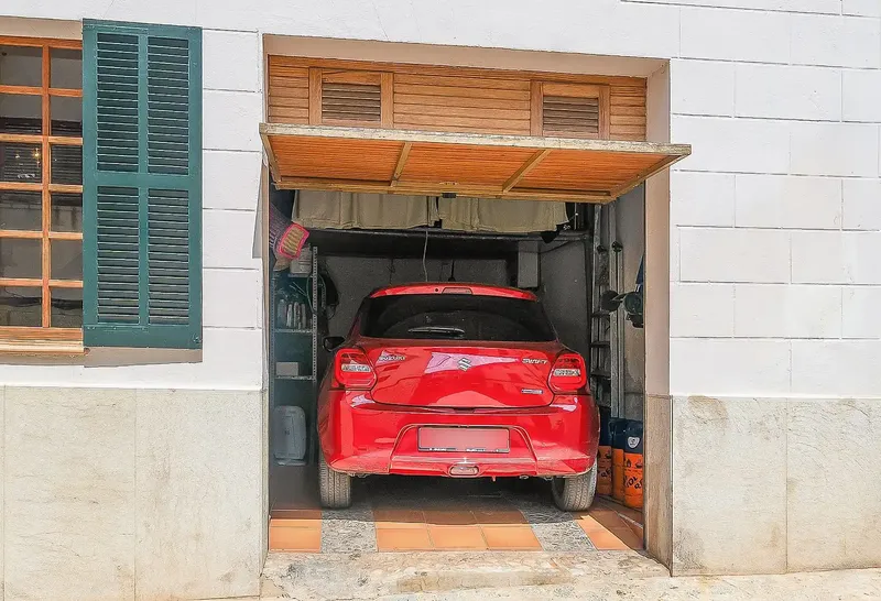 House of 222 m2 in Pollença with garage for a small car and approx. 30 m2 of terraces and patio. It has 4 bedrooms, one of them on the ground floor — photo 4
