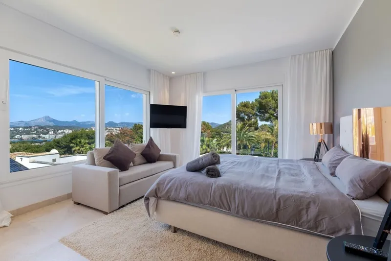 Contemporary five-bedroom sea-view villa for sale in Santa Ponsa — photo 6