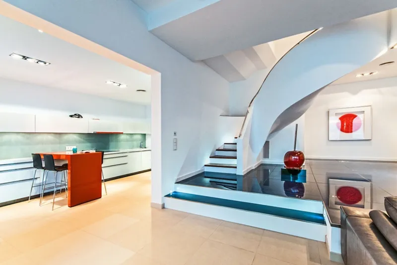Exclusive villa on the first sea line with panoramic views — photo 4
