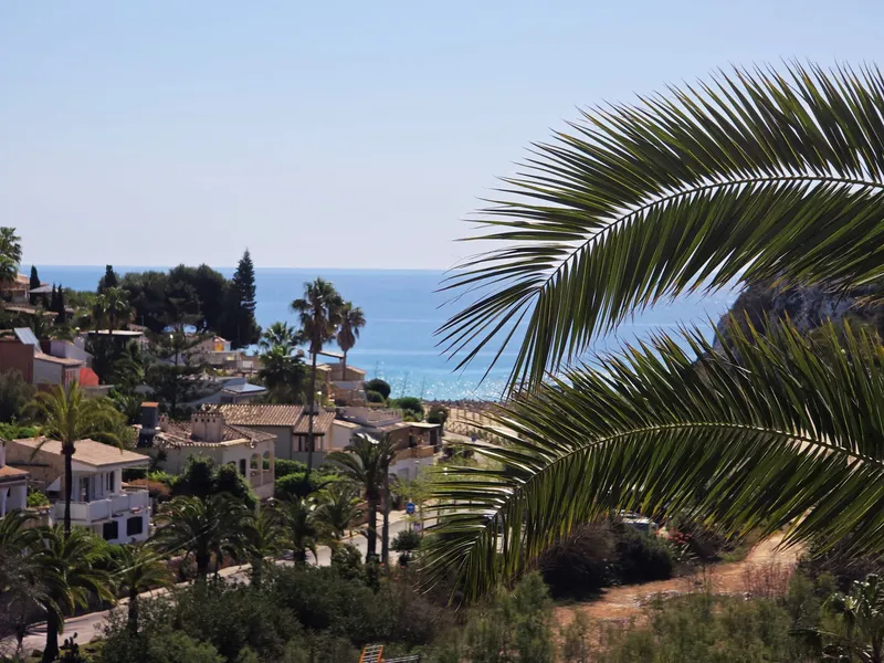 Mediterranean house with pool and sea access — photo 1