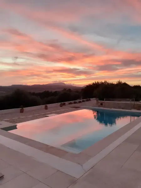 This impressive luxury villa is rented for a long season, with a minimum stay of 32 nights. The price varies depending on the period — photo 6