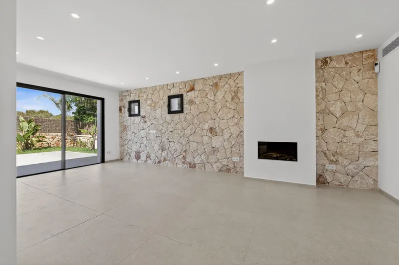 Modern new build villa with sea view roof terrace in Cala Llombards — photo 6
