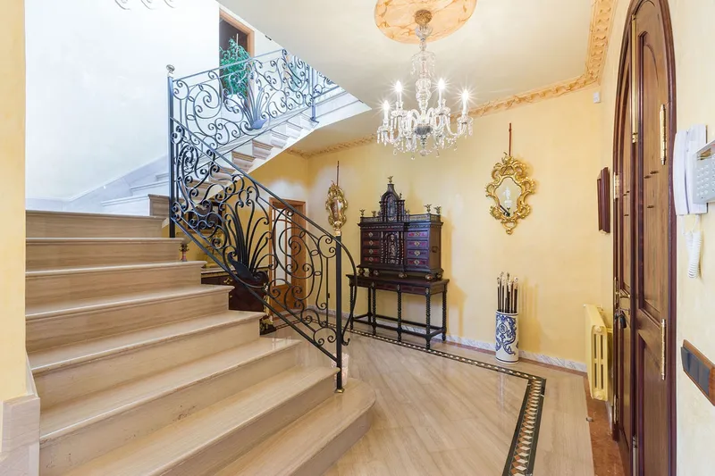 Grand Mediterranean estate in the picturesque village center — photo 9