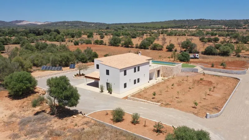 Country house with 2 swimming pools on a quiet plot on the outskirts of Campos — photo 4