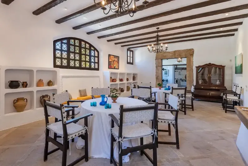This impressive historic country house for sale in Pollensa has been beautifully renovated and extended to create the perfect private oasis — photo 10