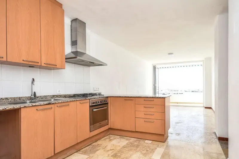 A unique opportunity awaits you: in the best location in Port Adriano, directly on the promenade with dream sea views — photo 4