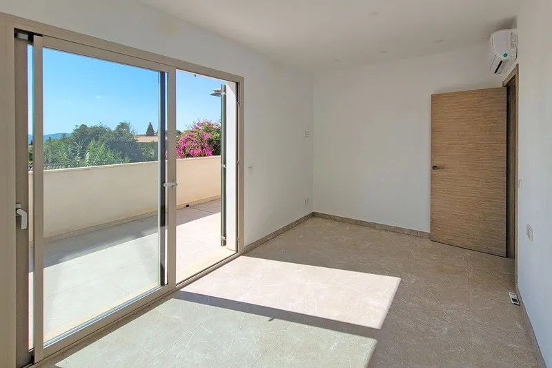 Modern terraced house with pool for rent — photo 6