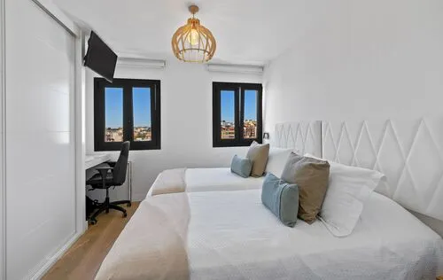 2 Bedrooms in Camp d'en Serralta — photo 8