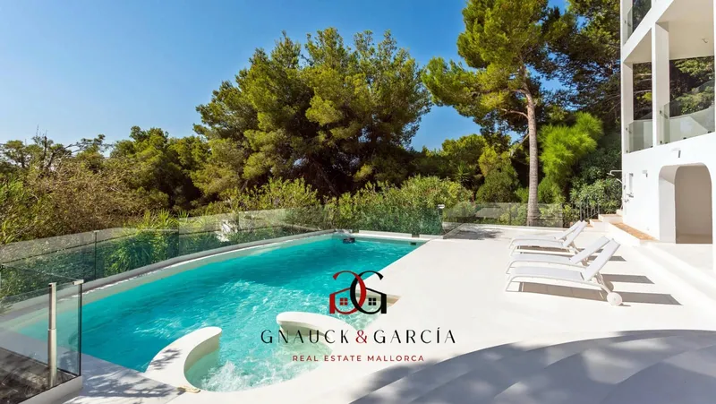 Villa for sale in Peguera / Paguera, Calvià, Mallorca — photo 1