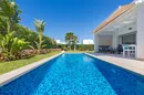Modern villa on large plot with pool — photo 1