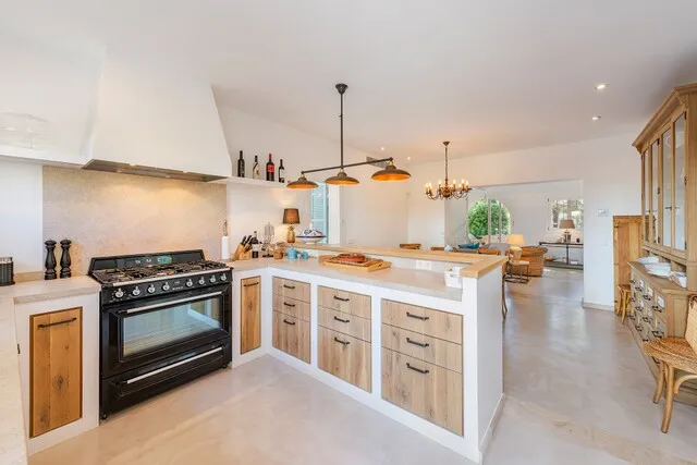 Exclusive villa for sale 200m from the beach in Puerto Pollensa, North Mallorca — photo 8