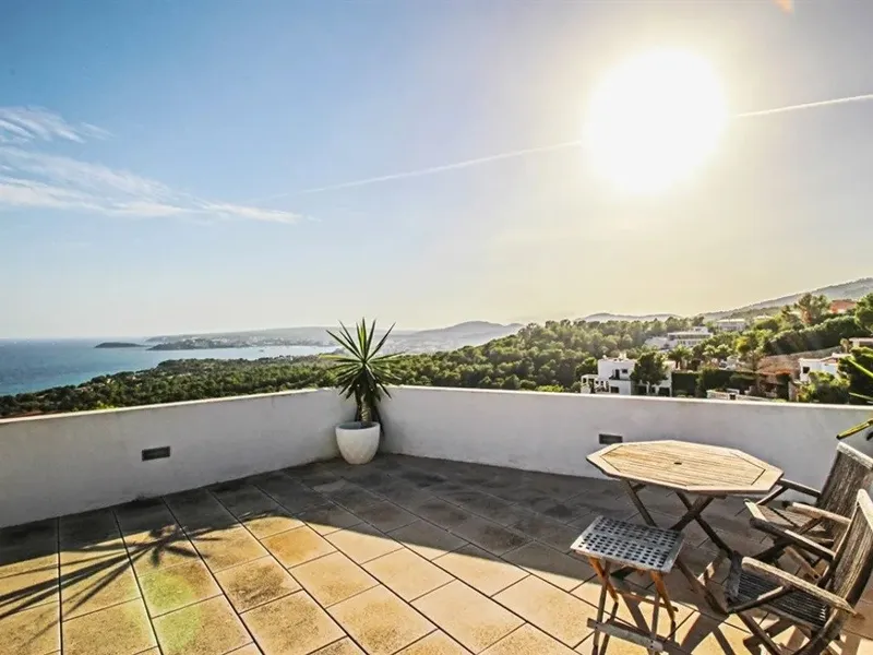 Modern villa with pool and sea views in the sought after Costa d'en Blanes — photo 1