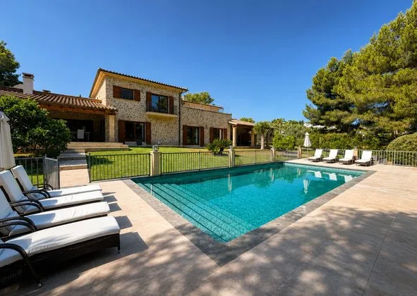 Detached house in Calle Puig de na Morisca, Santa Ponça, Calvià — photo 1