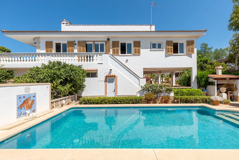Villa in Santa Ponsa - View of the Mediterranean villa with pool — photo 1