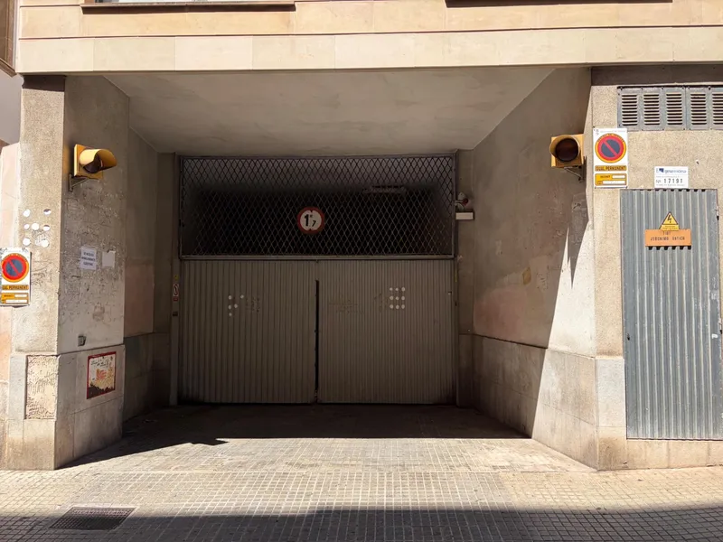 Garage for sale in the center of Palma — photo 1
