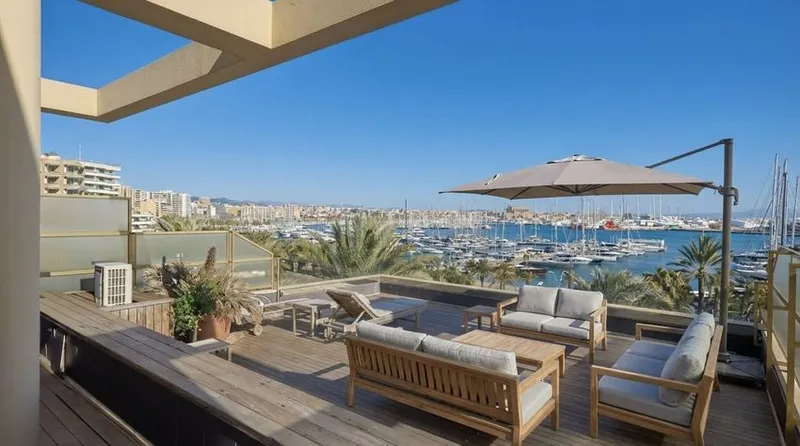 Flat / apartment for sale in Avenida de Gabriel Roca — photo 1