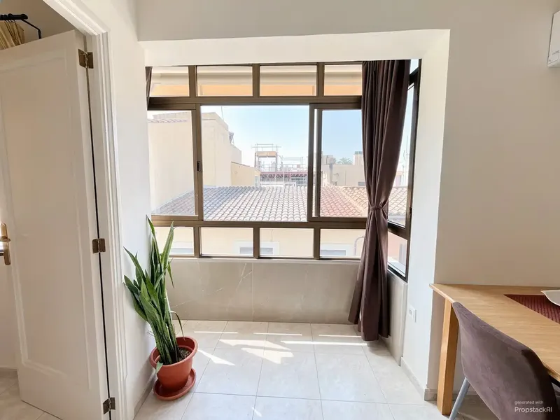 A few steps from Portixol beach, this apartment with independent entrance offers great potential to create a home to your measure — photo 11