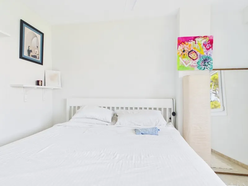 Stunning Renovated First-Line Sea Apartment in Santa Ponsa — photo 6