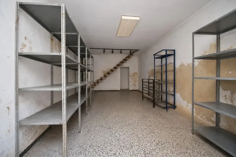 Property for renovation with commercial premises in Muro — photo 2