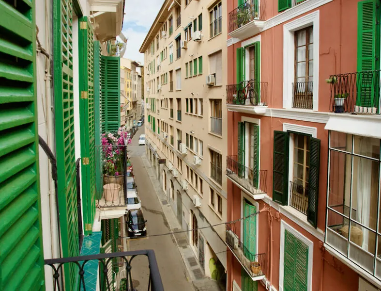 Beautiful and spacious apartment in the 'grand' style of old Palma, dating from 1886, and superbly reformed to the highest standard – for sale — photo 2