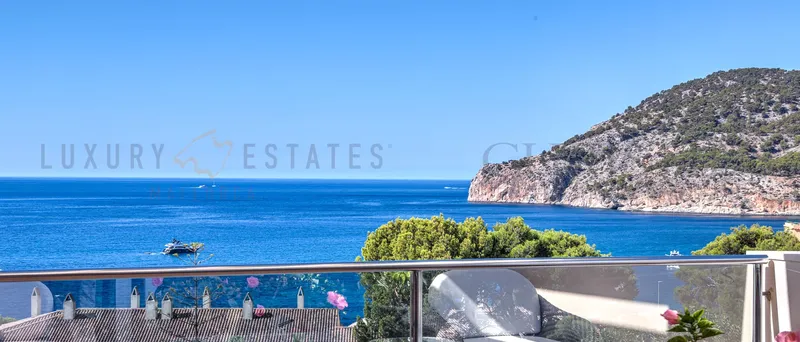 Luxury penthouse in Camp de Mar with sea view within walking distance to the beach and golf course — photo 1
