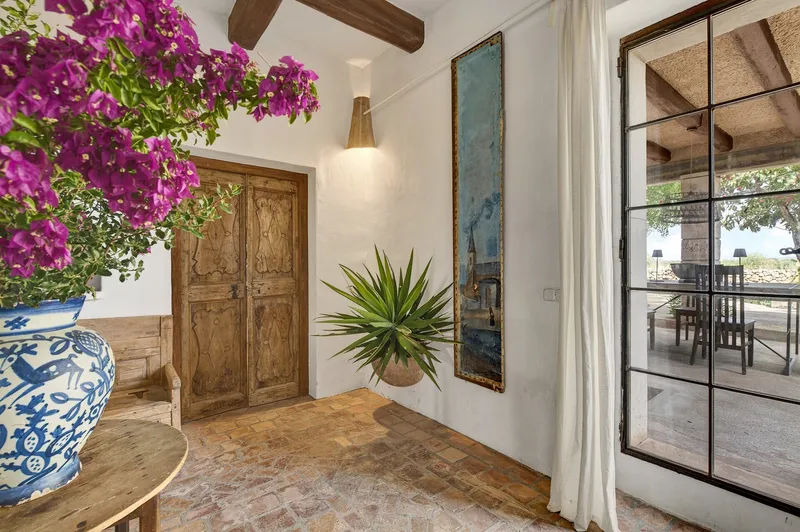 Historic stone finca with traditional character near Felanitx — photo 8