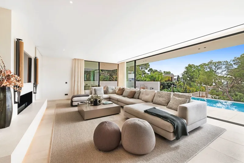 Newly constructed contemporary villa with panoramic vistas for sale in Portals Nous — photo 4