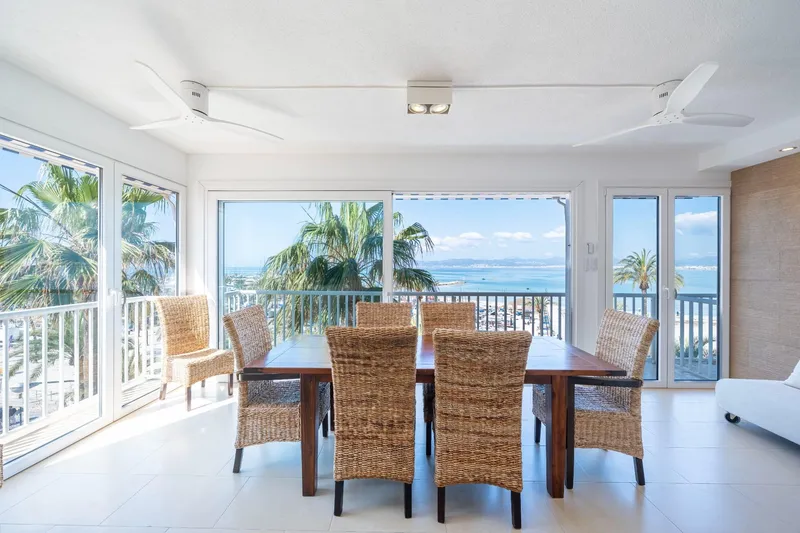 Exclusive luxury apartment with 5 bedrooms on the seafront — photo 2