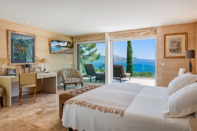 Exceptional sea view villa for sale by the beach in Formentor, North Mallorca — photo 12