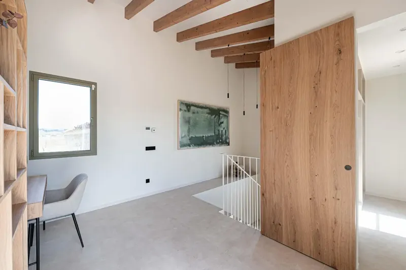 Discover this impressive rustic finca located in the charming town of Sineu, where luxury meets nature. With a — photo 11