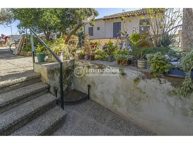 We present this spacious single-family property located in a privileged location in the urban center. — photo 4