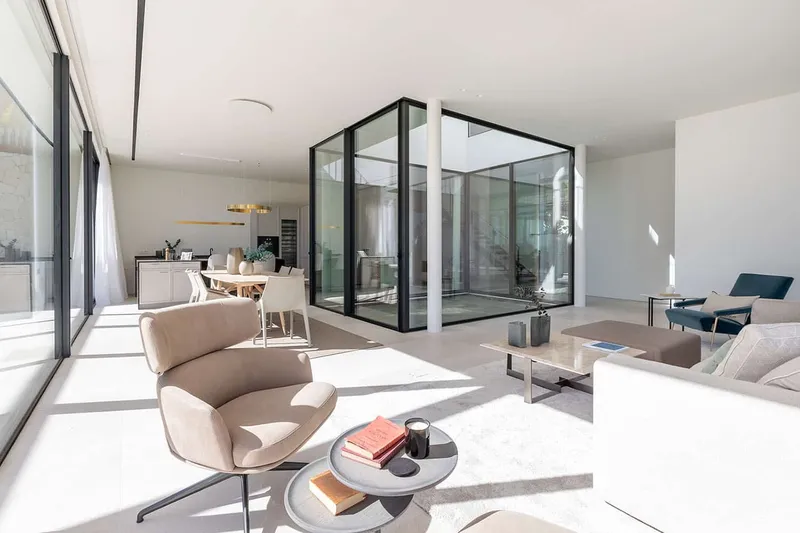 Elegant designer villa in a residential location — photo 7