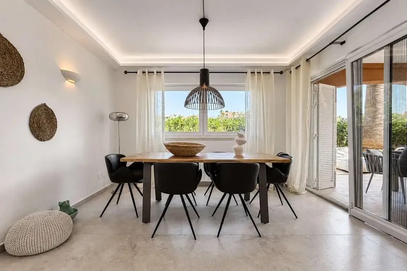 Ground floor flat in Cala Mendia, renovated with high-quality materials, combines modern comfort with the Mediterranean lifestyle — photo 3