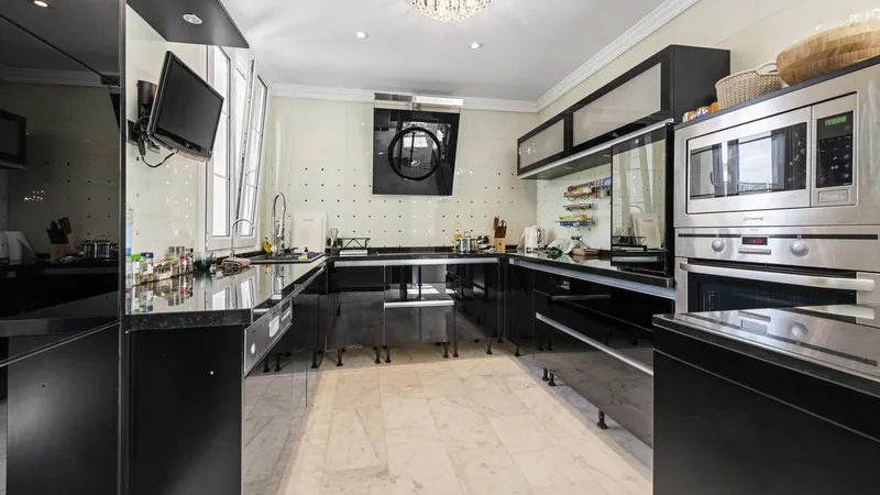 Exceptional villa in Badia Blava with large pool terrace and elegant furnishings — photo 10