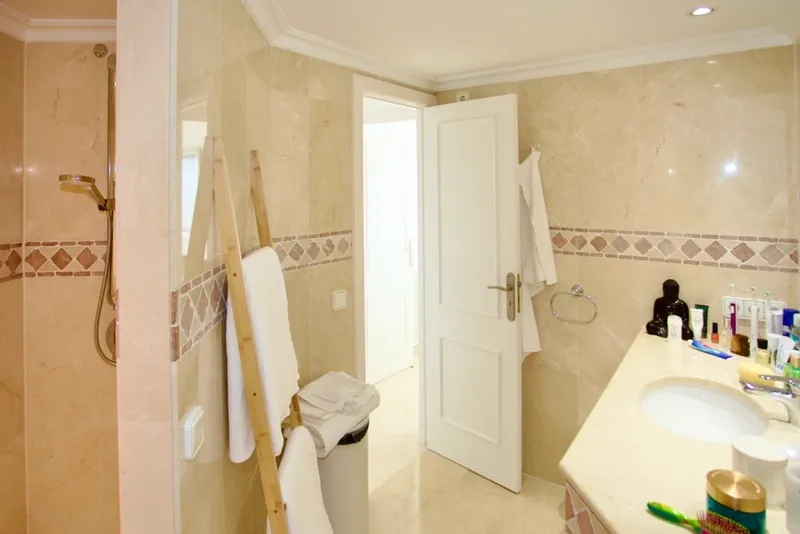 Penthouse with 2 bedrooms in the port of Puerto Portals with fantastic sea views — photo 10