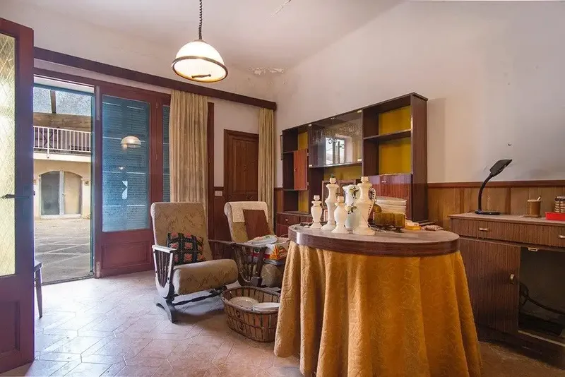 Property located in the center of Llucmajor, with views of the beautiful church of San Miquel. It consists of a main dwelling plus an apart — photo 4