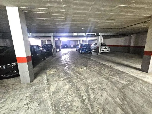 Garage on Calle del 31 de Desembre, Bons Aires — photo 1