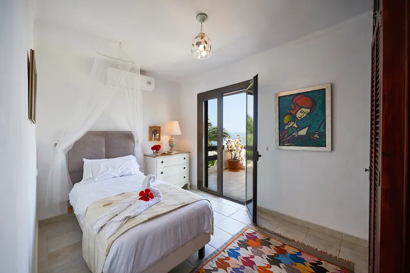 Charming apartment with wonderful sea views in Cala Llamp — photo 9