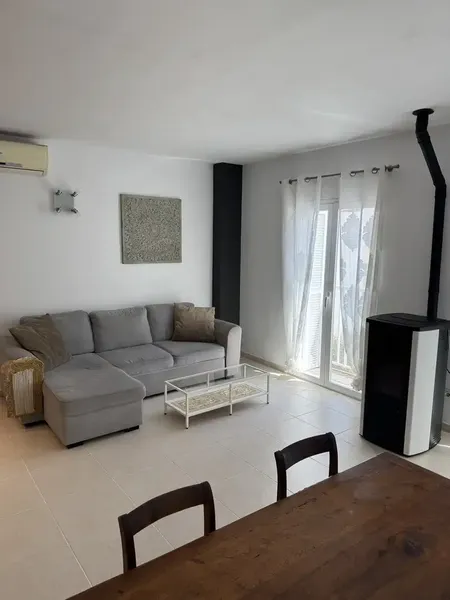 Exclusive penthouse apartment, very bright, approximately 66 m², located on the second floor with excellent orientation. — photo 2