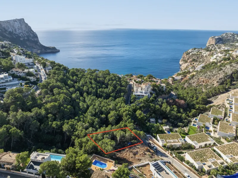 Building plot in an attractive location in Cala Llamp — photo 1