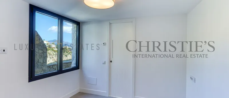 Modern ocean-view apartment in Puerto de Andratx on the waterfront — photo 11