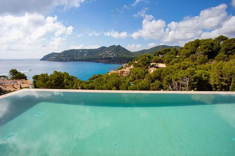 Impressive luxury villa with spectacular sea views — photo 10
