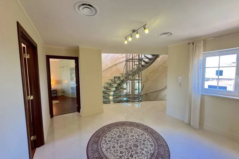 Exclusive Villa with Sea Views and Contemporary Design in Vallgornera — photo 11
