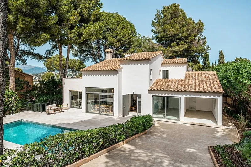 Elegant villa with a vacation rental license in a quiet neighborhood — photo 1